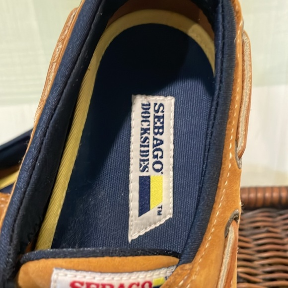 Tan & Navy Sebago Docksides 👞 - Picture 2 of 8